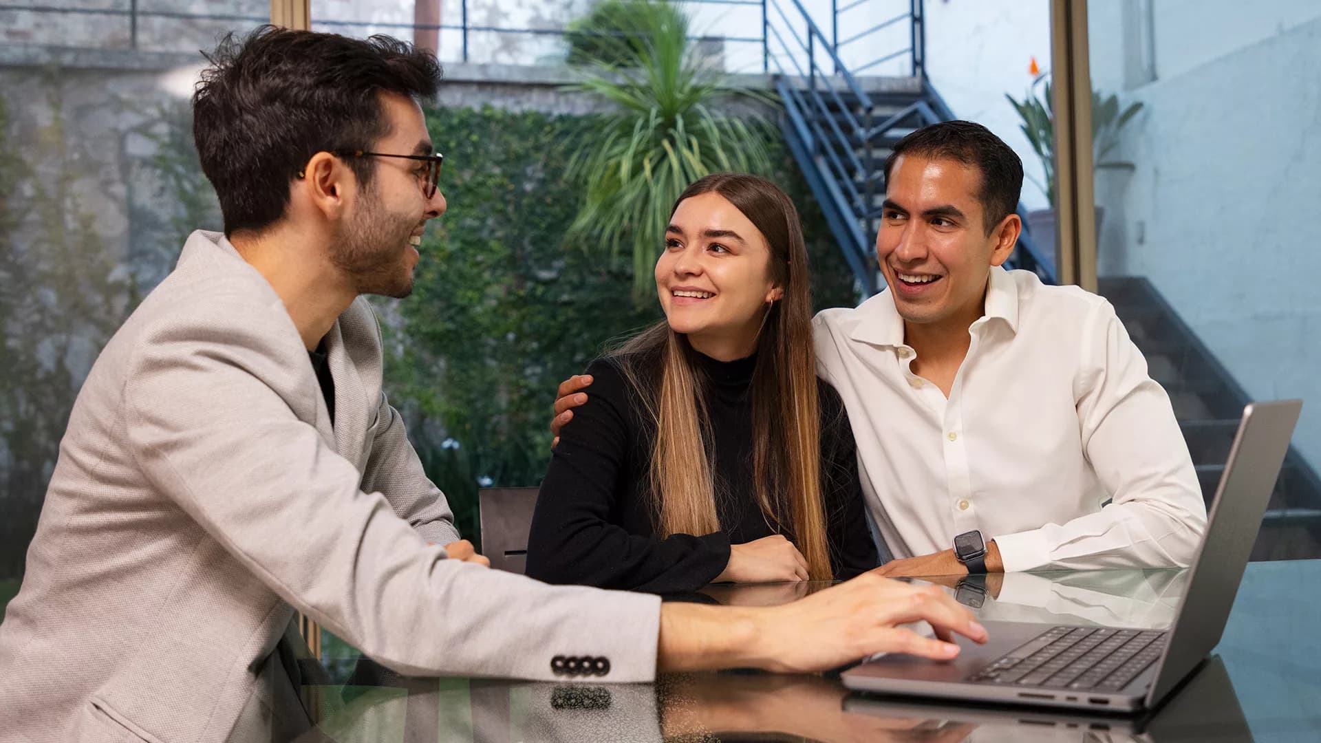 Personas acompañando personas